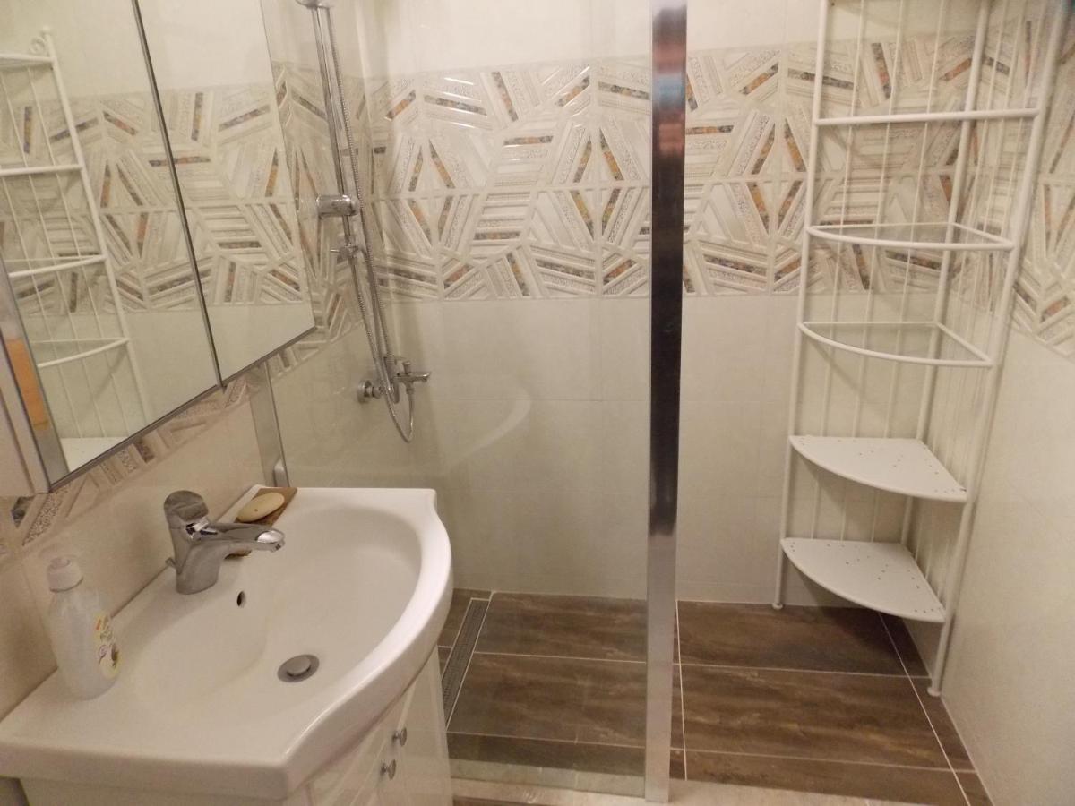 ブカレストGarsoniera Modernaアパートメント エクステリア 写真